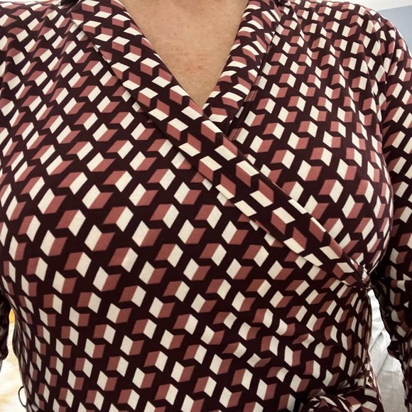 Geometric print Hawthorn Knit wrap around dress with collar - Picture 4 of 5